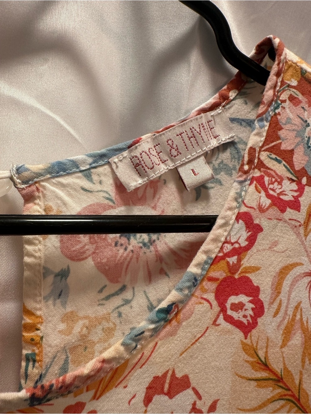 Women’s Paisley Floral Short-Sleeve Blouse in Cream and Red - Picture 2 of 3